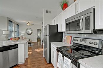 Gas Range Offered at Andante Apartments, Phoenix, 85048